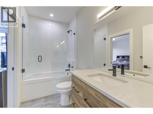 5442 Upper Mission Drive, Kelowna, BC - Indoor Photo Showing Bathroom