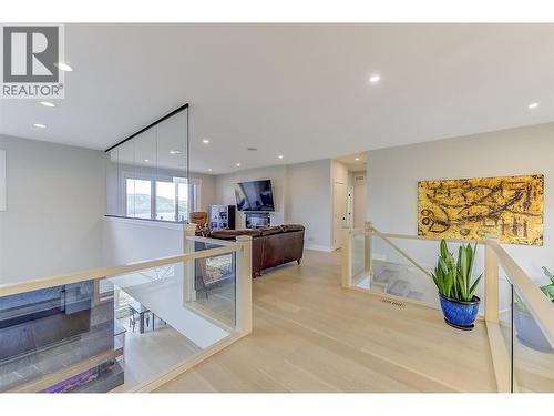 5442 Upper Mission Drive, Kelowna, BC - Indoor Photo Showing Other Room