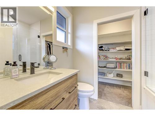 5442 Upper Mission Drive, Kelowna, BC - Indoor Photo Showing Bathroom