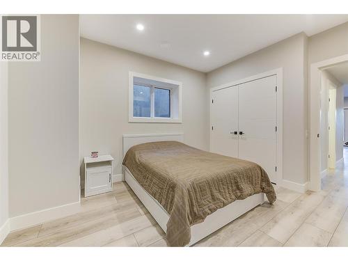 5442 Upper Mission Drive, Kelowna, BC - Indoor Photo Showing Bedroom