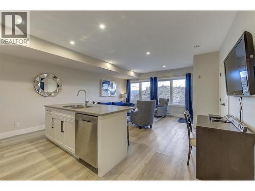 5442 Upper Mission Drive, Kelowna, BC - Indoor
