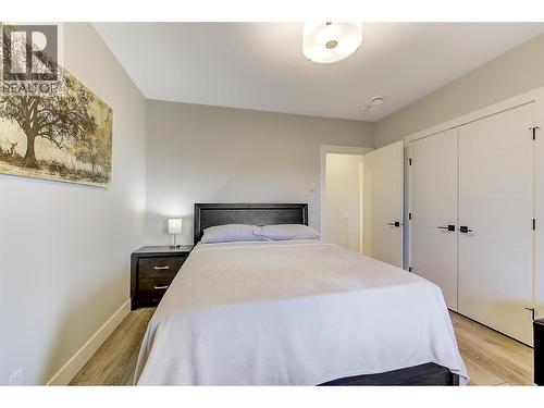 5442 Upper Mission Drive, Kelowna, BC - Indoor Photo Showing Bedroom