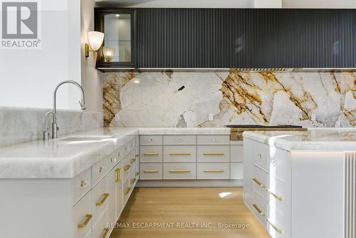 3320 Guelph Line, Burlington, ON - Indoor Photo Showing Kitchen