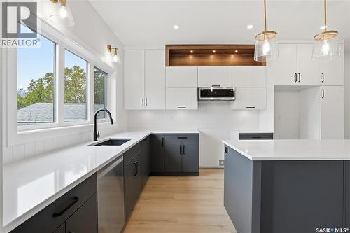1218 11Th Street E, Saskatoon, SK - Indoor Photo Showing Kitchen With Upgraded Kitchen