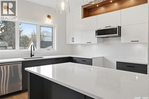 1218 11Th Street E, Saskatoon, SK - Indoor Photo Showing Kitchen With Upgraded Kitchen