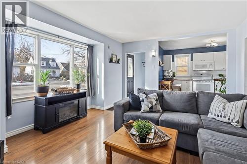 36 Blair Avenue, Hamilton, ON - Indoor Photo Showing Living Room