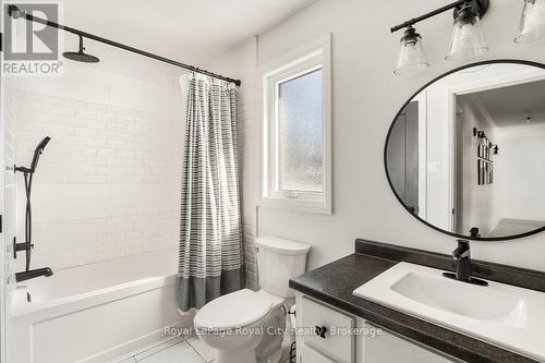 5749 Second Line E, Guelph/Eramosa, ON - Indoor Photo Showing Bathroom