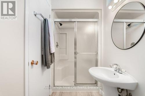 5749 Second Line E, Guelph/Eramosa, ON - Indoor Photo Showing Bathroom