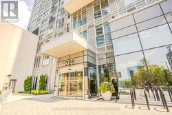 1708 - 225 VILLAGE GREEN SQUARE  Toronto, ON M1S 0N4