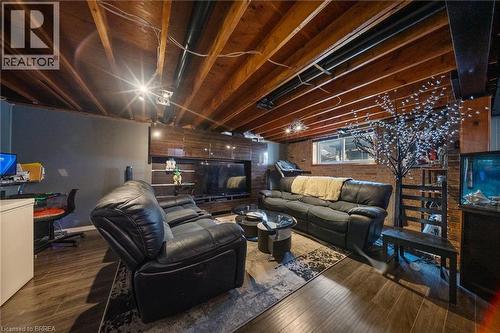 330 East 18Th Street, Hamilton, ON - Indoor Photo Showing Basement