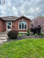 4 IRISH LANE Barrie, ON L4M 6H8