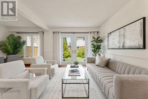 161 Riverview Street, Oakville, ON - Indoor Photo Showing Living Room