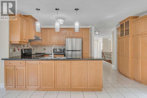 6431 Tenth Line W, Mississauga, ON - Indoor Photo Showing Kitchen
