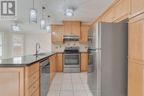 6431 Tenth Line W, Mississauga, ON - Indoor Photo Showing Kitchen With Stainless Steel Kitchen With Double Sink