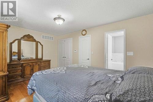 6431 Tenth Line W, Mississauga, ON - Indoor Photo Showing Bedroom