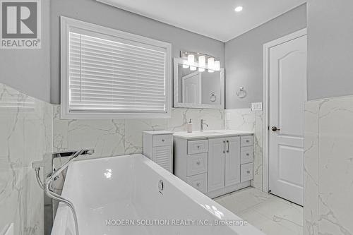 6431 Tenth Line W, Mississauga, ON - Indoor Photo Showing Bathroom