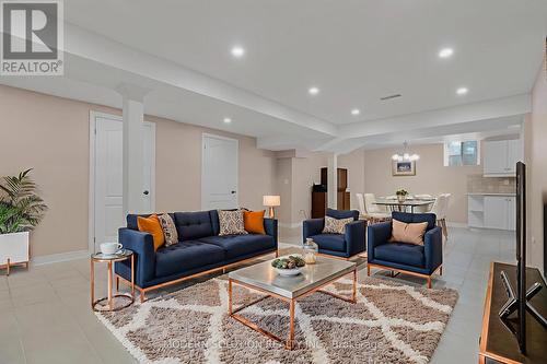 6431 Tenth Line W, Mississauga, ON - Indoor Photo Showing Living Room