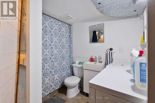 10 Lower Charlotte Street, Ottawa, ON - Indoor Photo Showing Bathroom