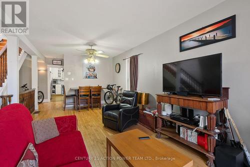 10 Lower Charlotte Street, Ottawa, ON - Indoor Photo Showing Living Room