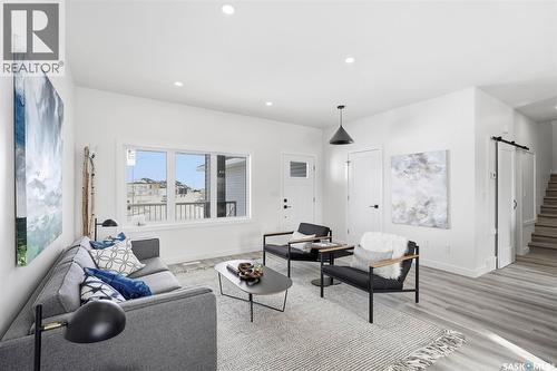 442 Kinloch Crescent, Saskatoon, SK - Indoor Photo Showing Living Room