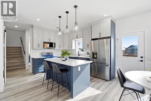 442 Kinloch Crescent, Saskatoon, SK - Indoor Photo Showing Kitchen With Upgraded Kitchen