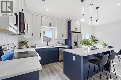 442 Kinloch Crescent, Saskatoon, SK - Indoor Photo Showing Kitchen With Upgraded Kitchen