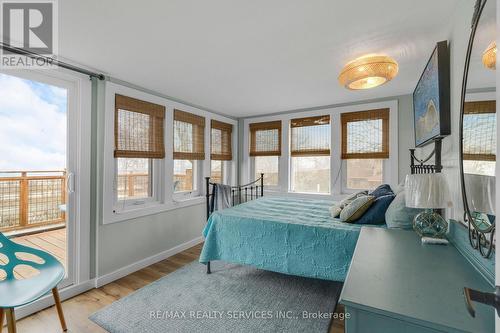 939 Beach Boulevard, Hamilton, ON - Indoor Photo Showing Bedroom