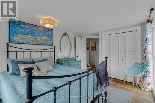 939 Beach Boulevard, Hamilton, ON - Indoor Photo Showing Bedroom
