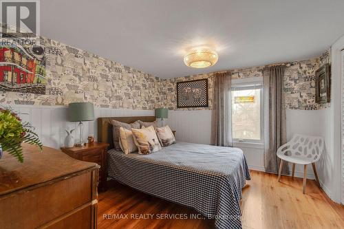 939 Beach Boulevard, Hamilton, ON - Indoor Photo Showing Bedroom