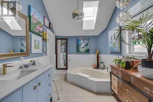 939 Beach Boulevard, Hamilton, ON - Indoor Photo Showing Bathroom