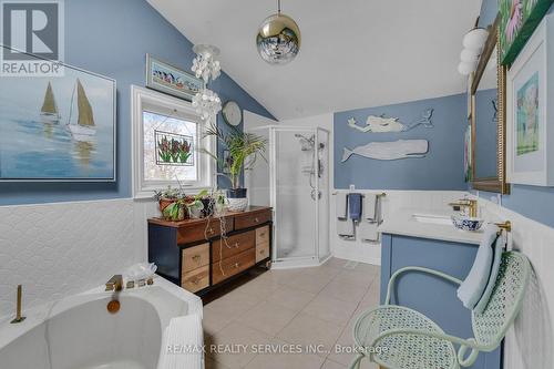 939 Beach Boulevard, Hamilton, ON - Indoor Photo Showing Bathroom