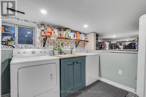 939 Beach Boulevard, Hamilton, ON - Indoor Photo Showing Laundry Room