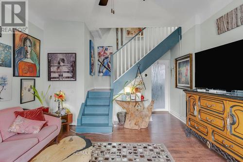 939 Beach Boulevard, Hamilton, ON - Indoor Photo Showing Living Room