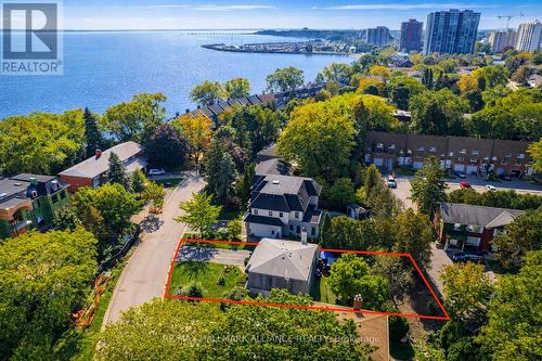 2033 WATER'S EDGE DRIVE  Oakville, ON L6L 1A3