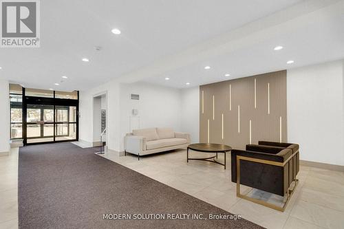 426 - 32 Clarissa Drive, Richmond Hill, ON - Outdoor With Balcony