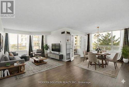 426 - 32 Clarissa Drive, Richmond Hill, ON - Indoor Photo Showing Other Room