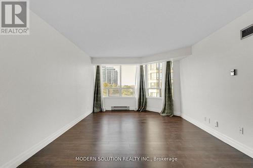 426 - 32 Clarissa Drive, Richmond Hill, ON - Indoor Photo Showing Other Room