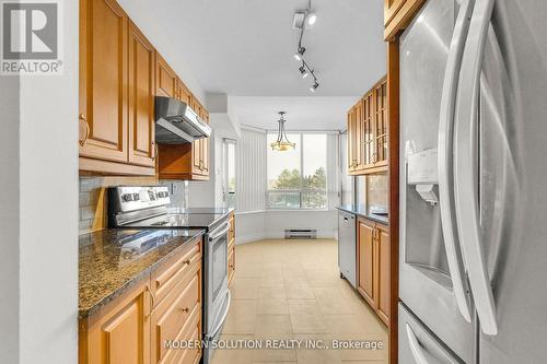 426 - 32 Clarissa Drive, Richmond Hill, ON - Indoor Photo Showing Kitchen