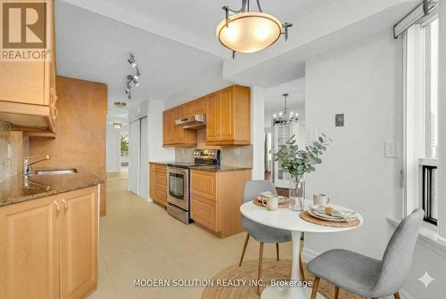 426 - 32 Clarissa Drive, Richmond Hill, ON - Indoor