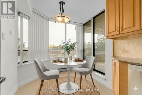 426 - 32 Clarissa Drive, Richmond Hill, ON - Indoor Photo Showing Dining Room