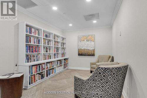 426 - 32 Clarissa Drive, Richmond Hill, ON - Indoor