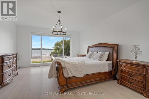 326 Tiny Beaches Road S, Tiny, ON - Indoor Photo Showing Bedroom