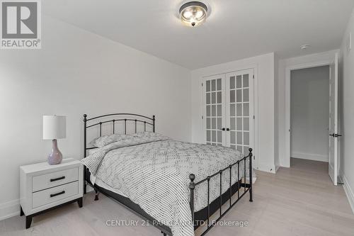 326 Tiny Beaches Road S, Tiny, ON - Indoor Photo Showing Bedroom