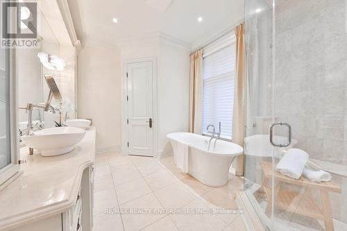 5047 Lakeshore Road, Burlington, ON - Indoor Photo Showing Bathroom