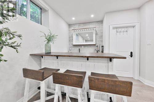 5047 Lakeshore Road, Burlington, ON - Indoor