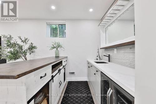 5047 Lakeshore Road, Burlington, ON - Indoor Photo Showing Kitchen