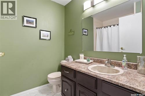 64 Craigie Bay, Regina, SK - Indoor Photo Showing Bathroom