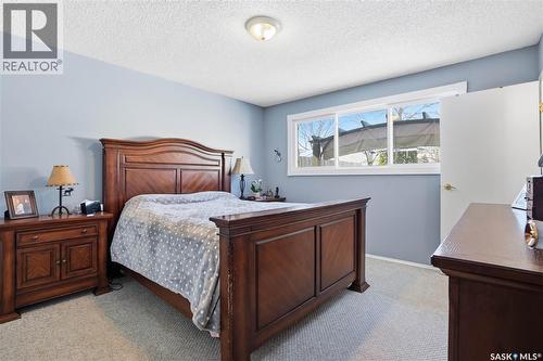 64 Craigie Bay, Regina, SK - Indoor Photo Showing Bedroom
