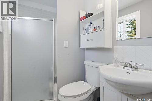 64 Craigie Bay, Regina, SK - Indoor Photo Showing Bathroom