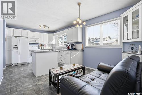 64 Craigie Bay, Regina, SK - Indoor Photo Showing Kitchen